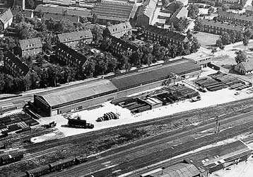 Luftaufnahme von einer Stahlhalle